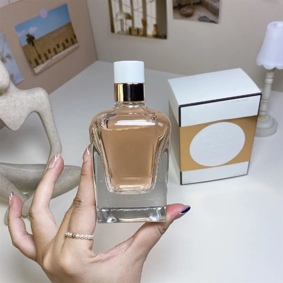 bergamot-and-vanilla-perfume-fresh-sweet-gourmand-bottle-front-view